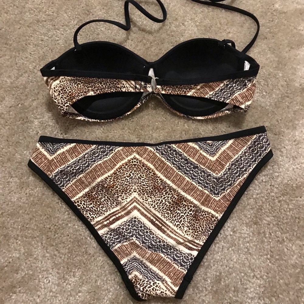Bikini - Picture 2 of 2